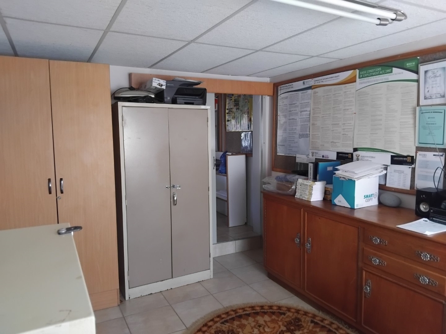 Commercial Property for Sale in Agricultural Holding 400 North West